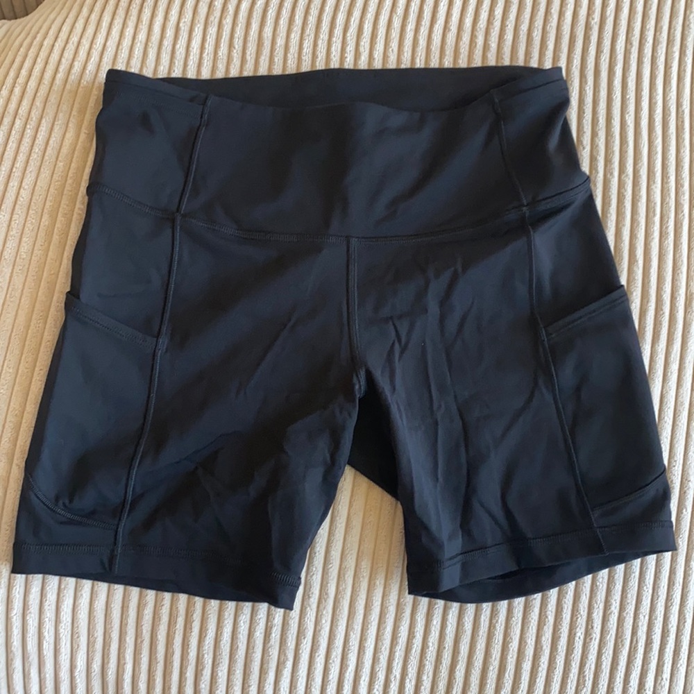 Lululemon Biker Shorts with pockets
